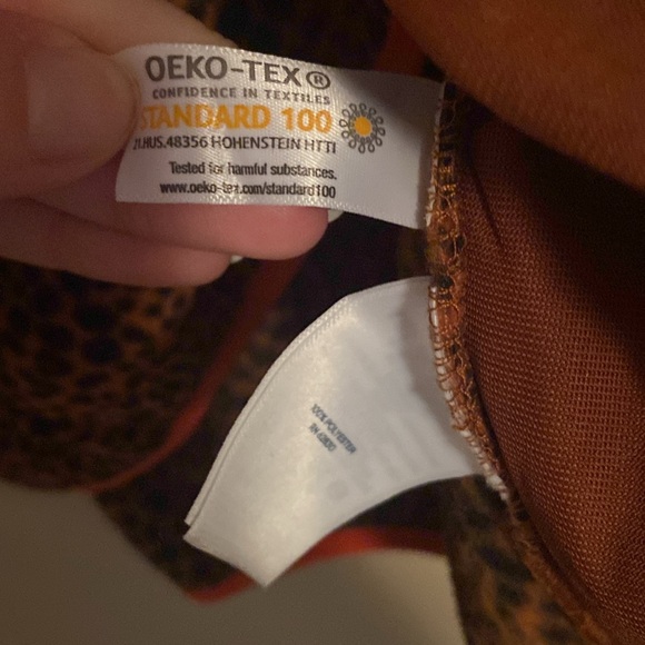 Women’s Lands End Cheetah and Orange Fleece Pullover Medium - Picture 3 of 7